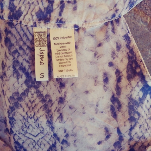 White and Gray Blouse, Small. Great Condition. - Picture 8 of 9